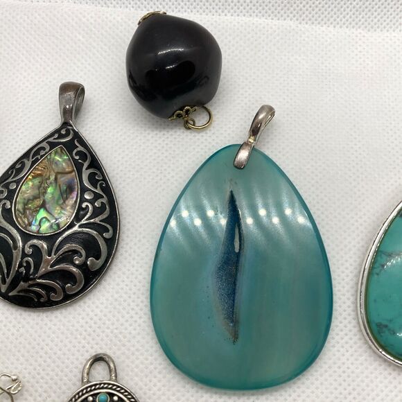 Vintage‎ - Now Lot of (13) Pendants Silver Tone Faux Stone Green Blue Purple - Picture 7 of 15
